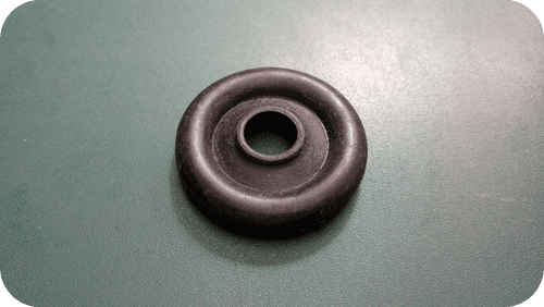 Land Rover : STC3067. Grommet - Rubber. OE.