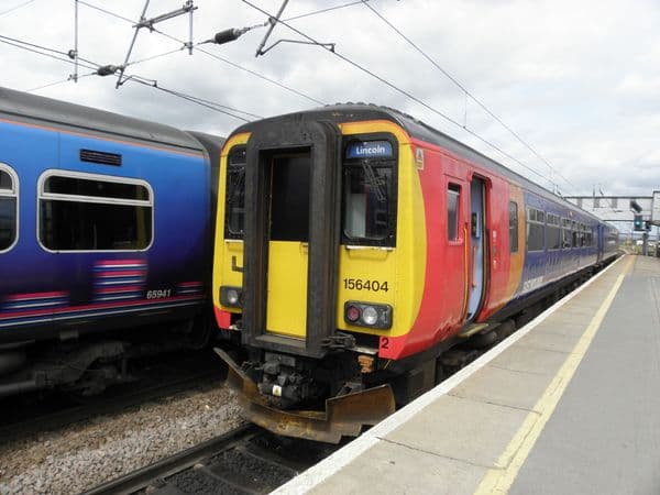 Class 156 Super Sprinter 2-Car DMU (OO Gauge)