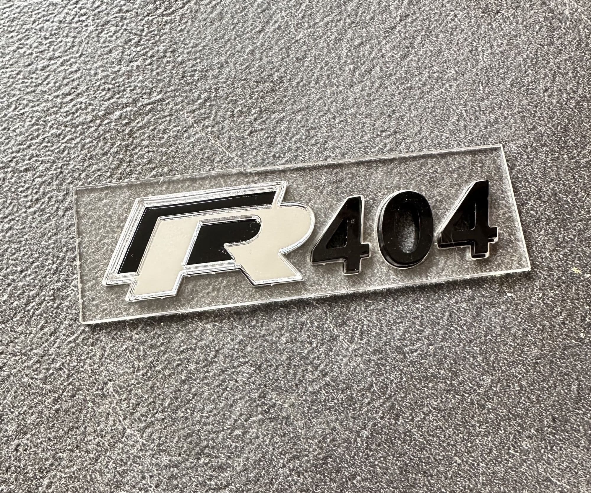 R TUNING BADGE WITH JIG