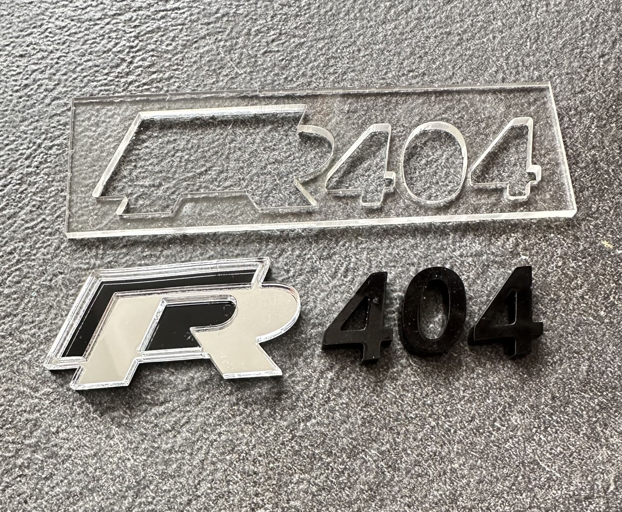 R TUNING BADGE WITH JIG