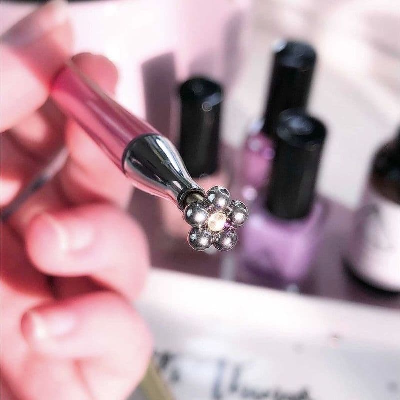 Flower nail art magnet