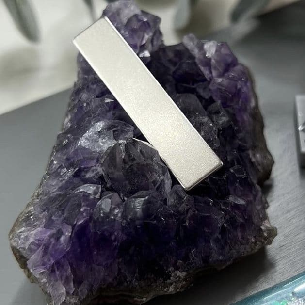 Large flat bar magnet