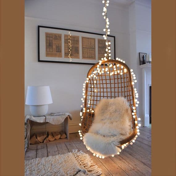 White Pom Pom Light Chain