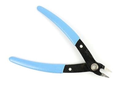 Economy sprue and plastic cutter