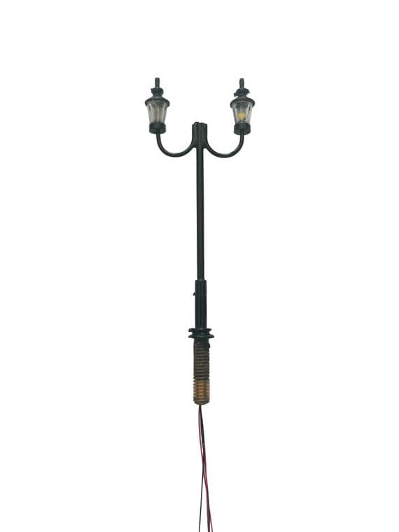 OO Scale Double Gas Lamp Post Mounted
