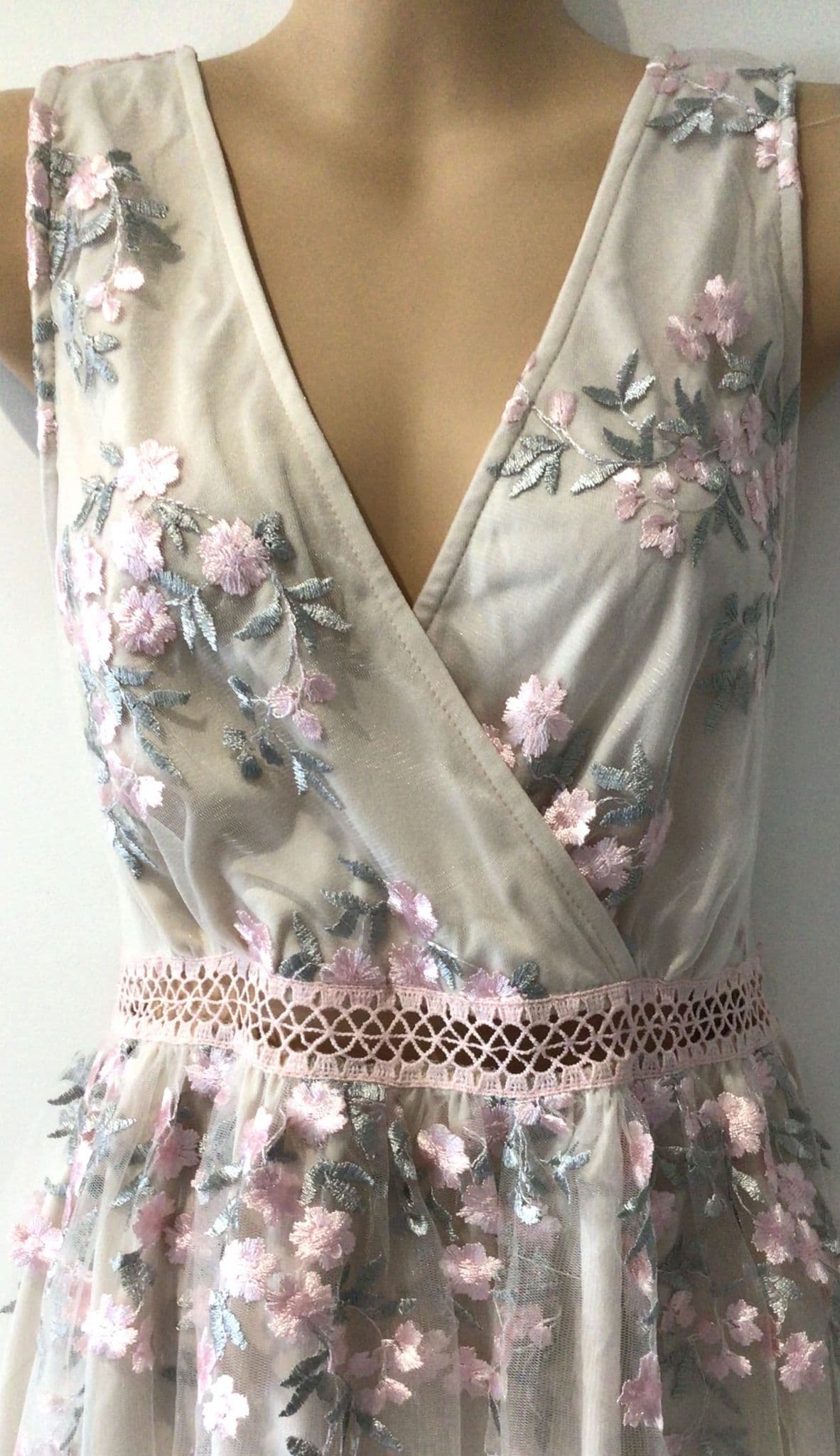 BOOHOO OCCASION FLORAL EMBROIDERY WRAP SKATER DRESS BNWT SIZE 12