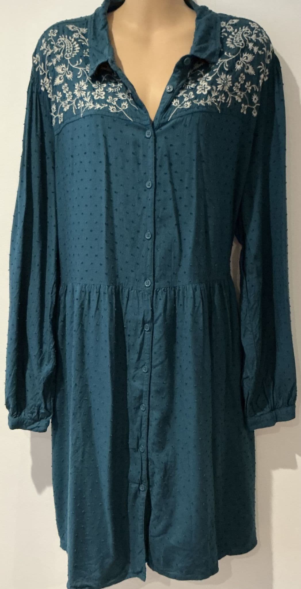 FAT FACE TURQUOISE DOBBY EMBROIDERED BUTTON SHIRT DRESS SIZE 22 FAT FACE TURQUOISE DOBBY EMBROIDERED BUTTON SHIRT DRESS SIZE 22