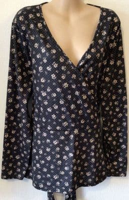 IN THE STYLE BLACK/BEIGE FLORAL WRAP TOP SIZE 24