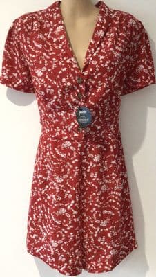 JOANIE RED FLORAL COLUMBO BUTTON PLAYSUIT NEW SIZE 14