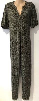 JOJO MAMAN BEBE MATERNITY/NURSING KHAKI PRINT BUTTON JUMPSUIT SIZE M 12/14