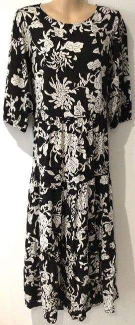 LYLA & LECHE MONOCHROME FLORAL MIDI NURSING DRESS BNWT SIZE 12