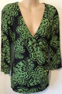 M&CO BLACK/GREEN BUTTERFLY WRAP JERSEY TOP SIZE 16
