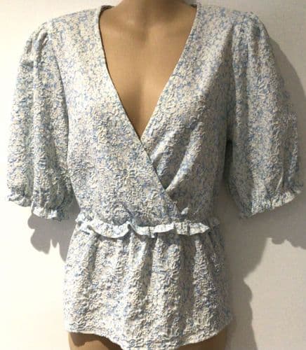 NEW LOOK PALE BLUE DAISY TEXTURED WRAP TOP SIZE 12