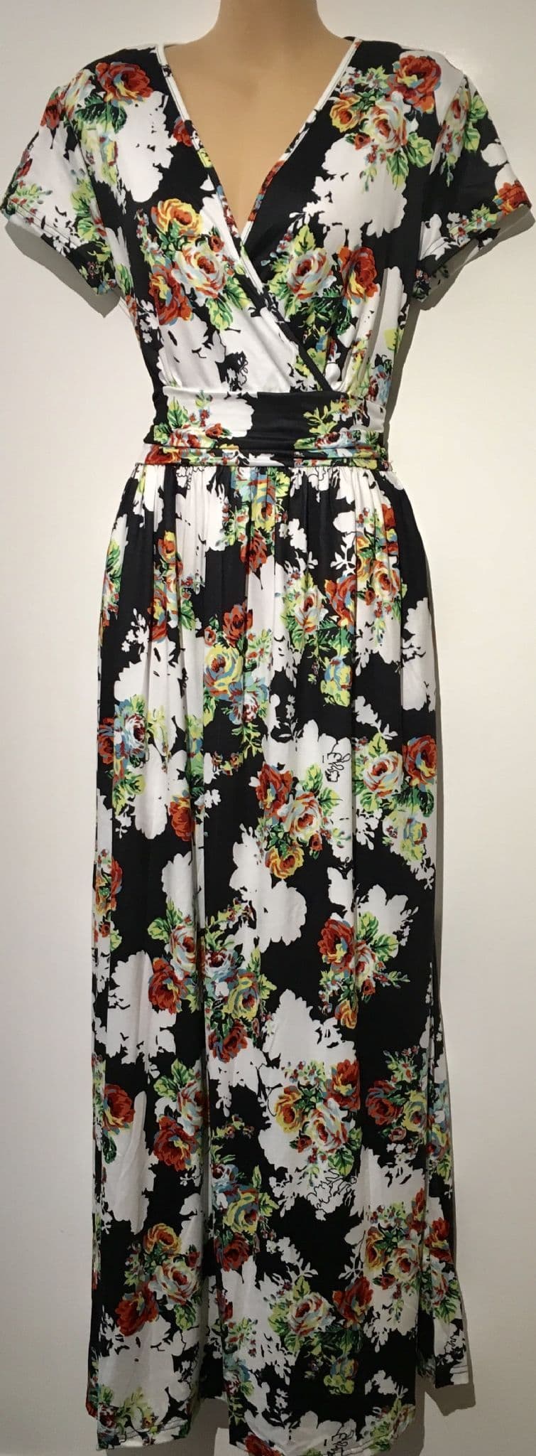 OUGES BLACK/WHITE FLORAL OCCASION CROSS OVER MAXI DRESS SIZE XL 14-16