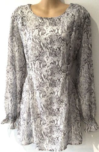 SERAPHINE GREY SNAKESKIN PRINT MATERNITY/NURSING BLOUSE TOP SIZE 16