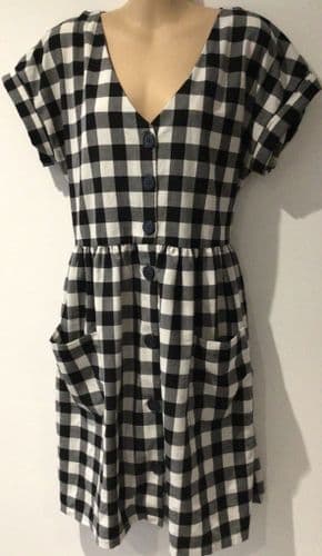 TILBEA BLACK/WHITE CHECKED BUTTON MATERNITY/NURSING DRESS SIZE M 12/14