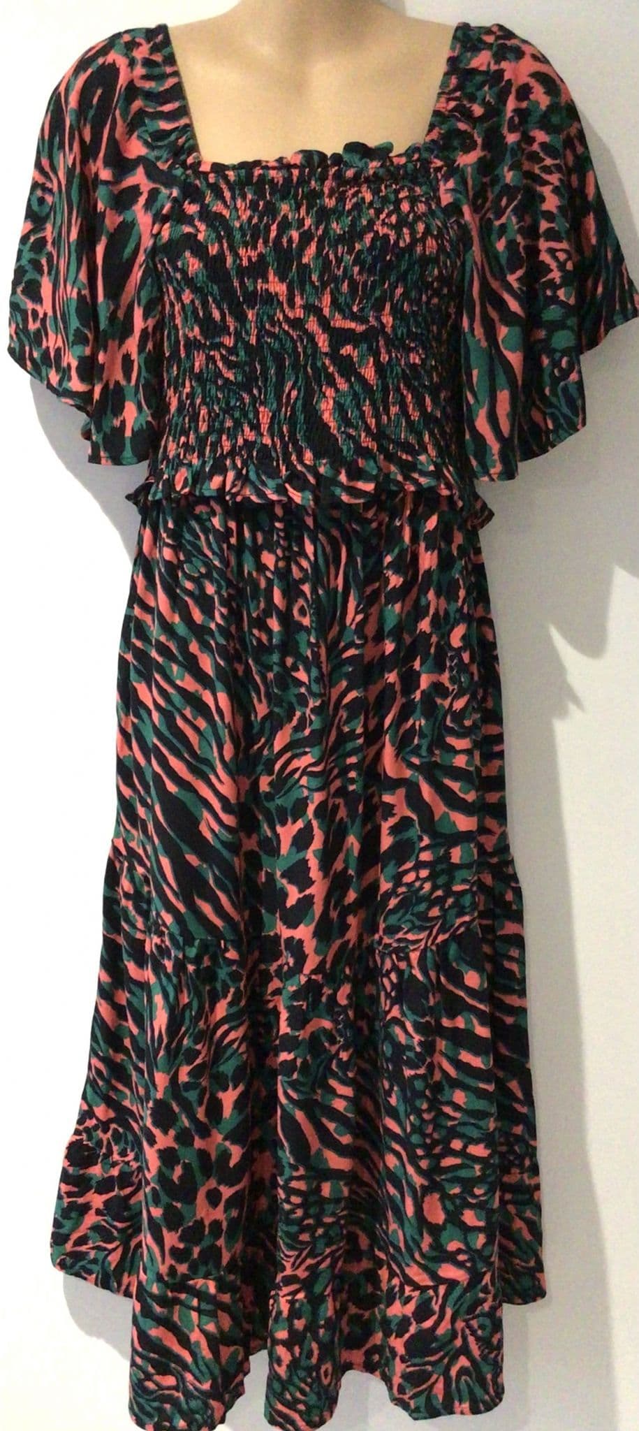 TILBEA GREEN/ORANGE LEOPARD PRINT SHIRRED MATERNITY/NURSING MIDI DRESS SIZE  S 8/10
