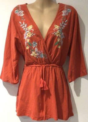 TOPSHOP RED EMBROIDERED WRAP PLAYSUIT SIZE 8