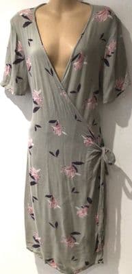 VILA GREY FLORAL OCCASION WRAP DRESS SIZE M 12/14