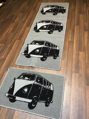 NON SLIP RUNNERS 66X185CM APROX 6FTX2FT3 +DOORMAT 50X80 SET OF 2 SILVER/BLACK