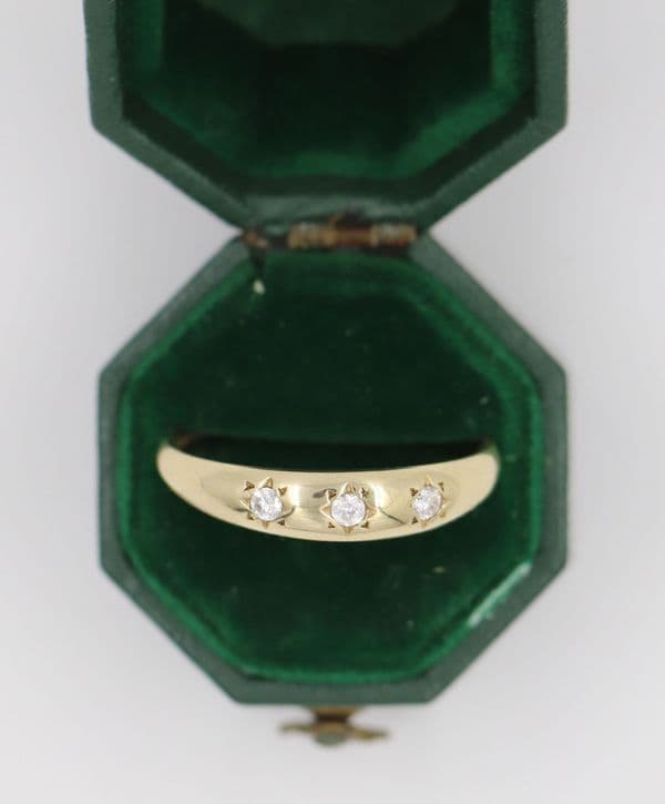 Antique 9ct yellow gold 3-stone cubic zirconia ring