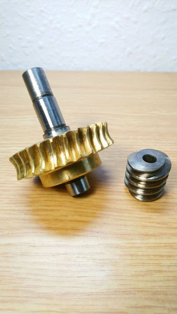 DIVA 4/5 Motor : Main Drive Gear Shaft