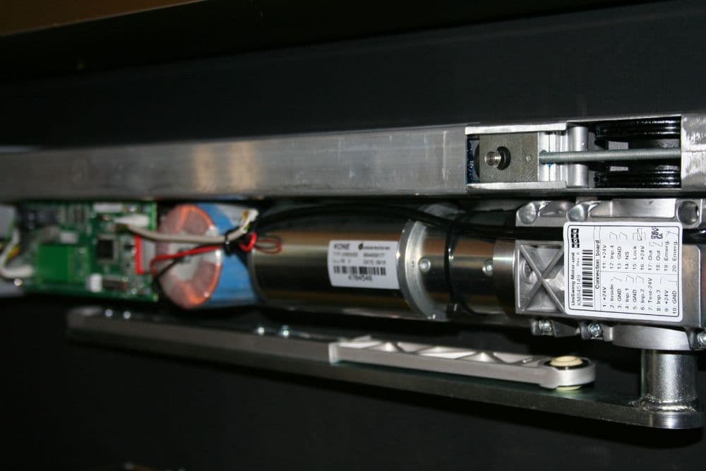 Kone Uniswing operator