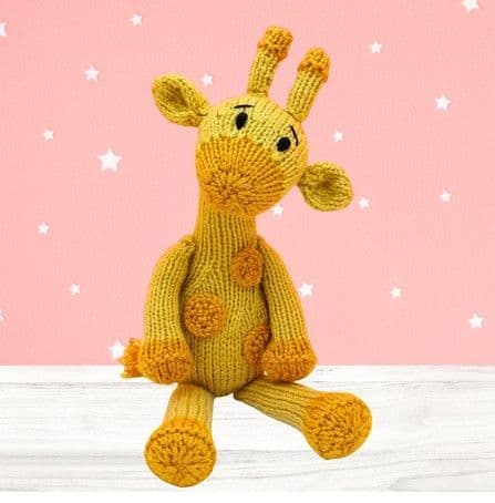 SC1336 Amber the Knitted Giraffe