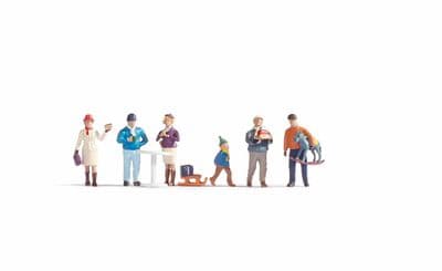15926 Noch HO Figures Christmas Market Set (6 Figures)