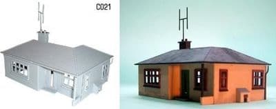 C021 Dapol OO Gauge Detached Bungalow Plastic Kit Not Painted
