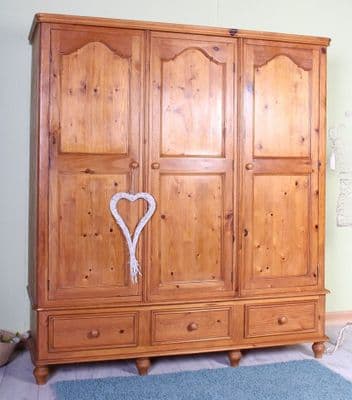 Antique Style Bedroom Wardrobe