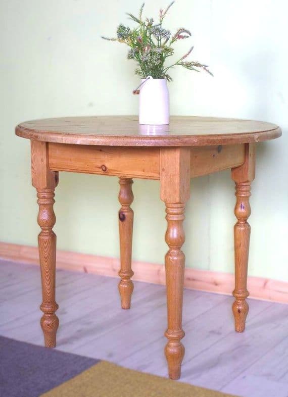 Small Round Pine Table | Second-Hand Pine Tables