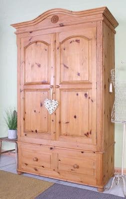 Large Lincoln Pine Wardrobe