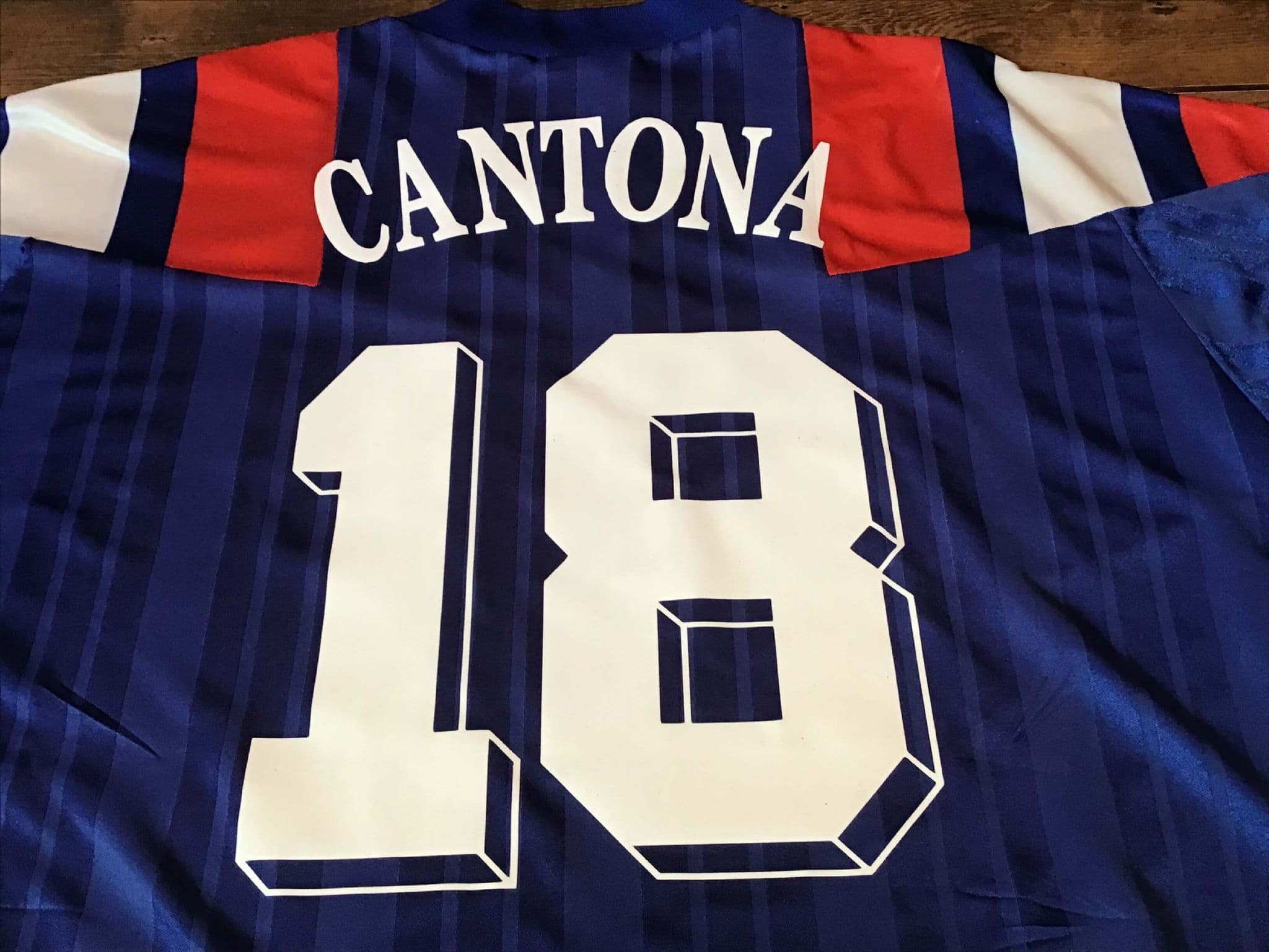 94フランス代表 （H)パパン　カントナ papin cantona☆2010 Cantona XI's Jean Pierre Papin (front) celebrates with Eric