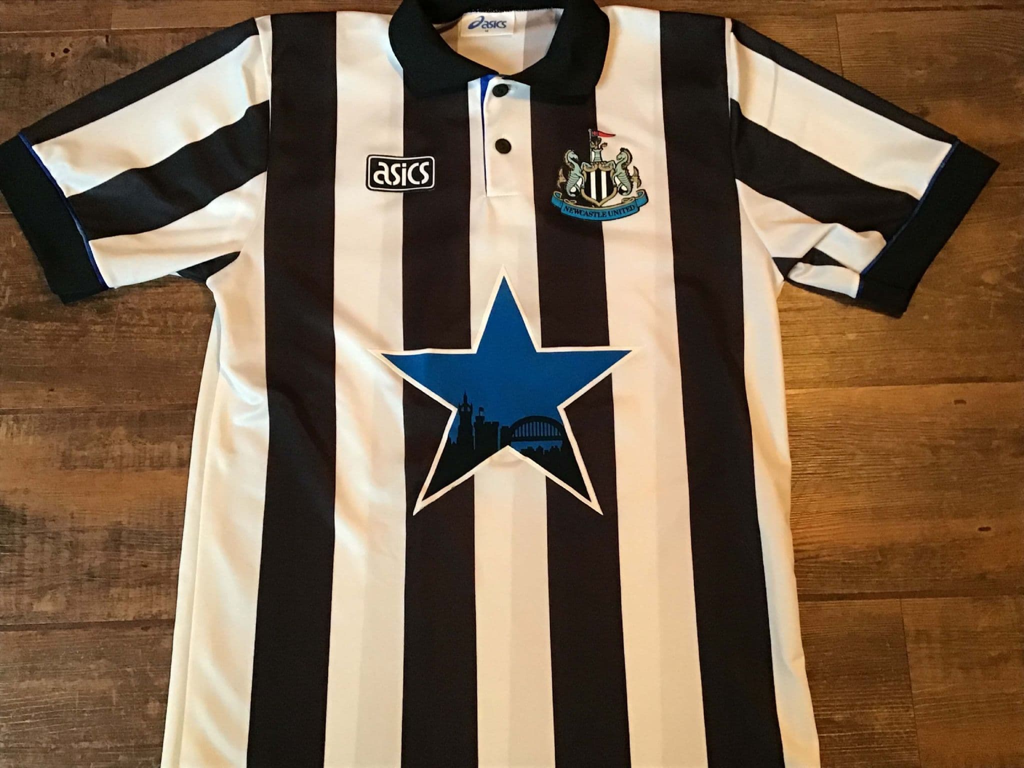 Global Classic Football Shirts | 1993 Newcastle Vintage Old Soccer 