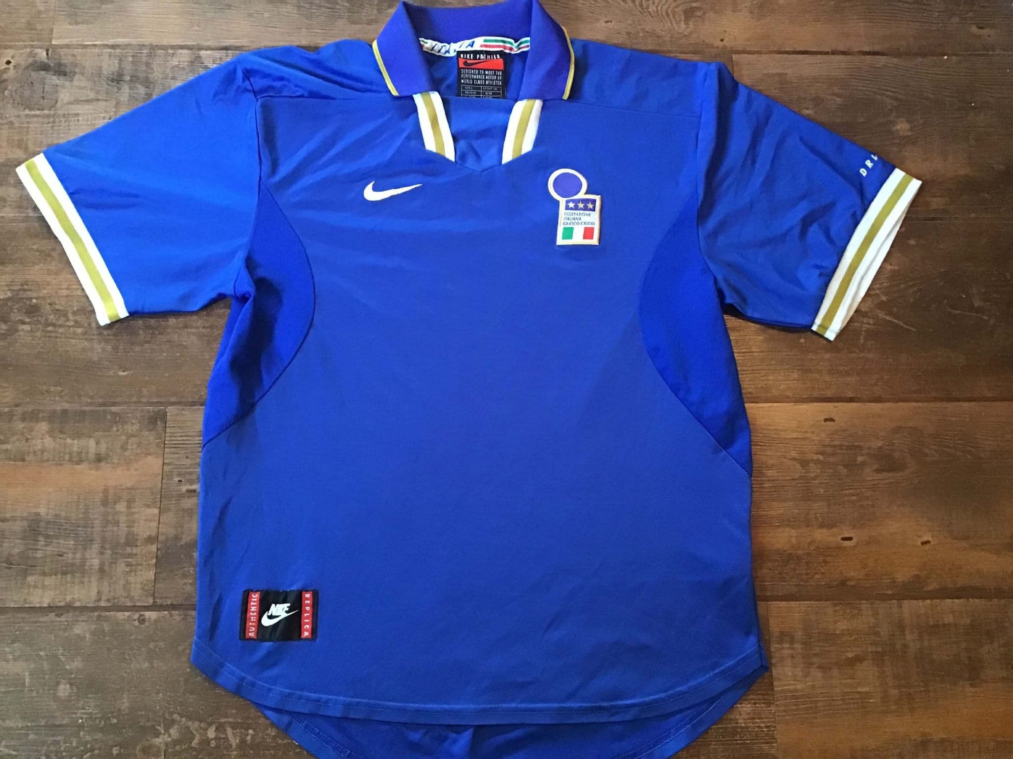 NIKE1996-1997ヴィンテージITALIAイタリア代表サッカーシャツL青 ITALY 1996 1997 HOME FOOTBALL SHIRT SOCCER JERSEY LONG