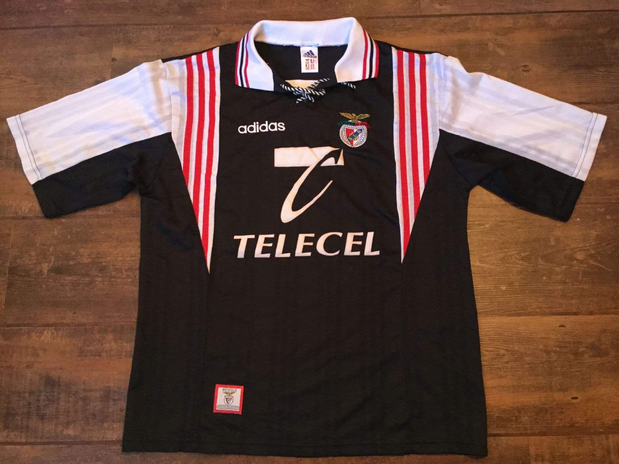 Maillot foot retro et vintage - Benfica extérieur 2020/2021 – Le Maillot foot retro et vintage - Benfica extérieur 2020/2021 – Le