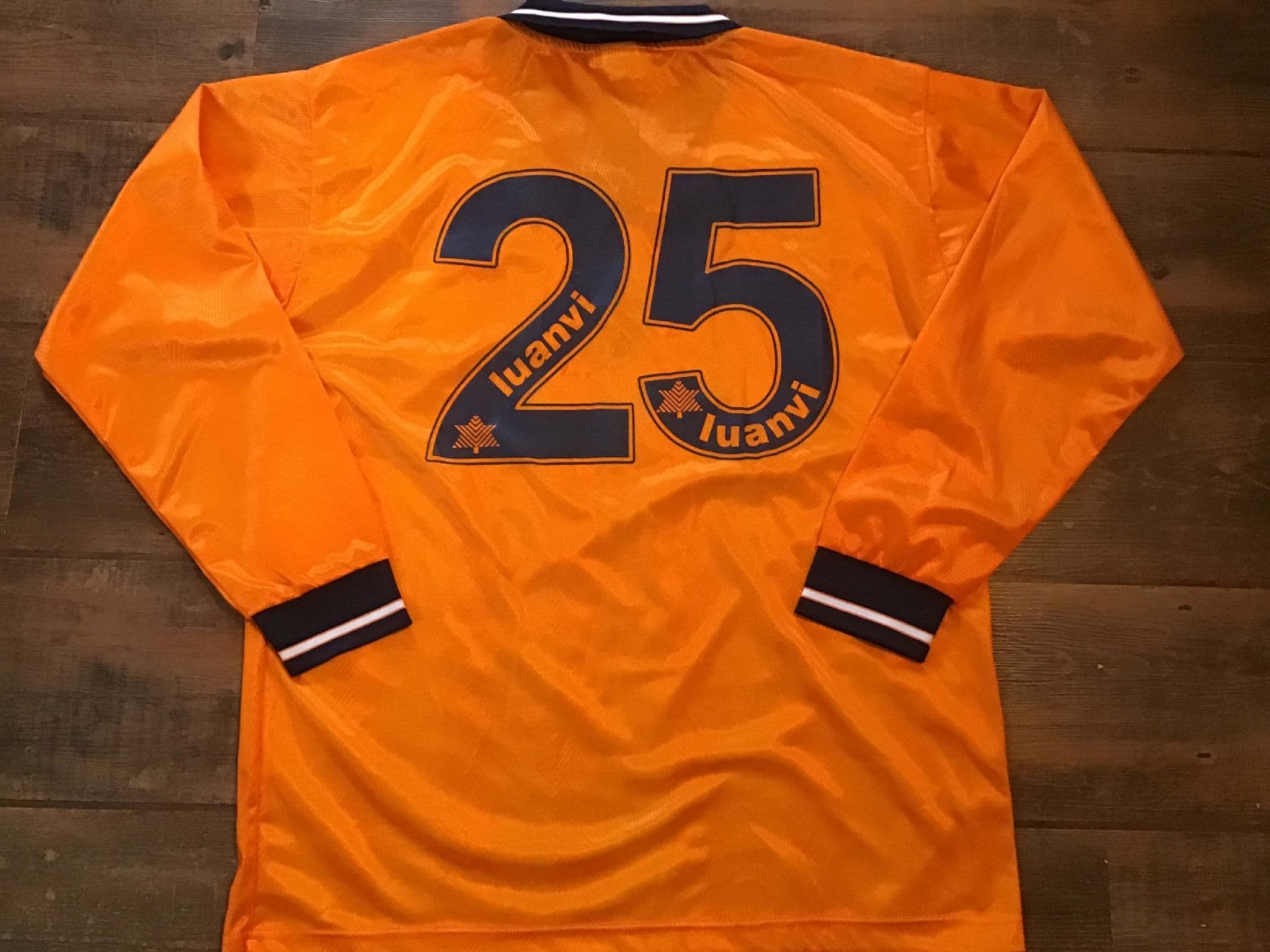 Classic Football Shirts | 1998 Valencia Vintage Old Soccer Jerseys
