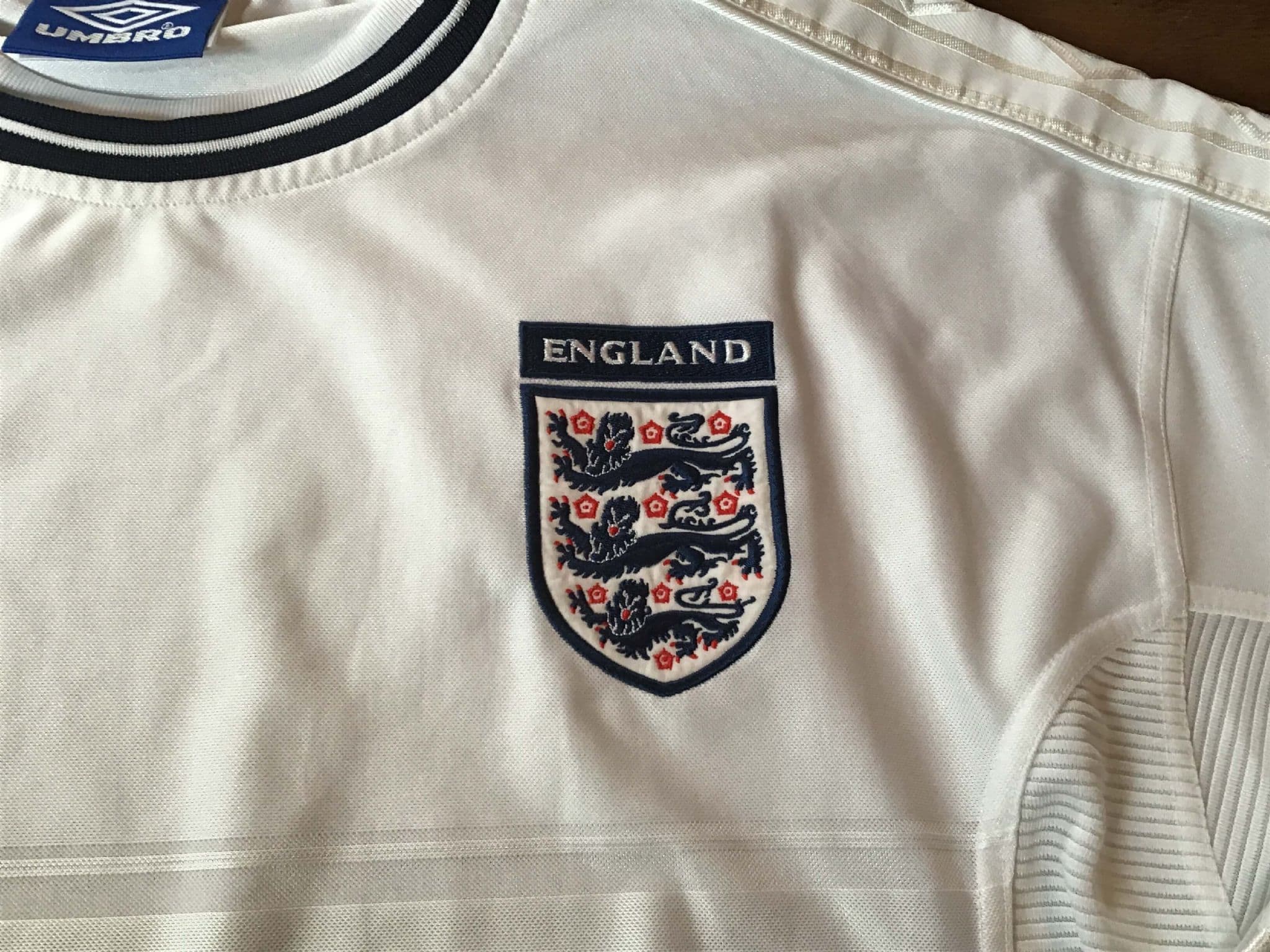 Classic Football Shirts | 2000 England Barmby Vintage Old Jerseys