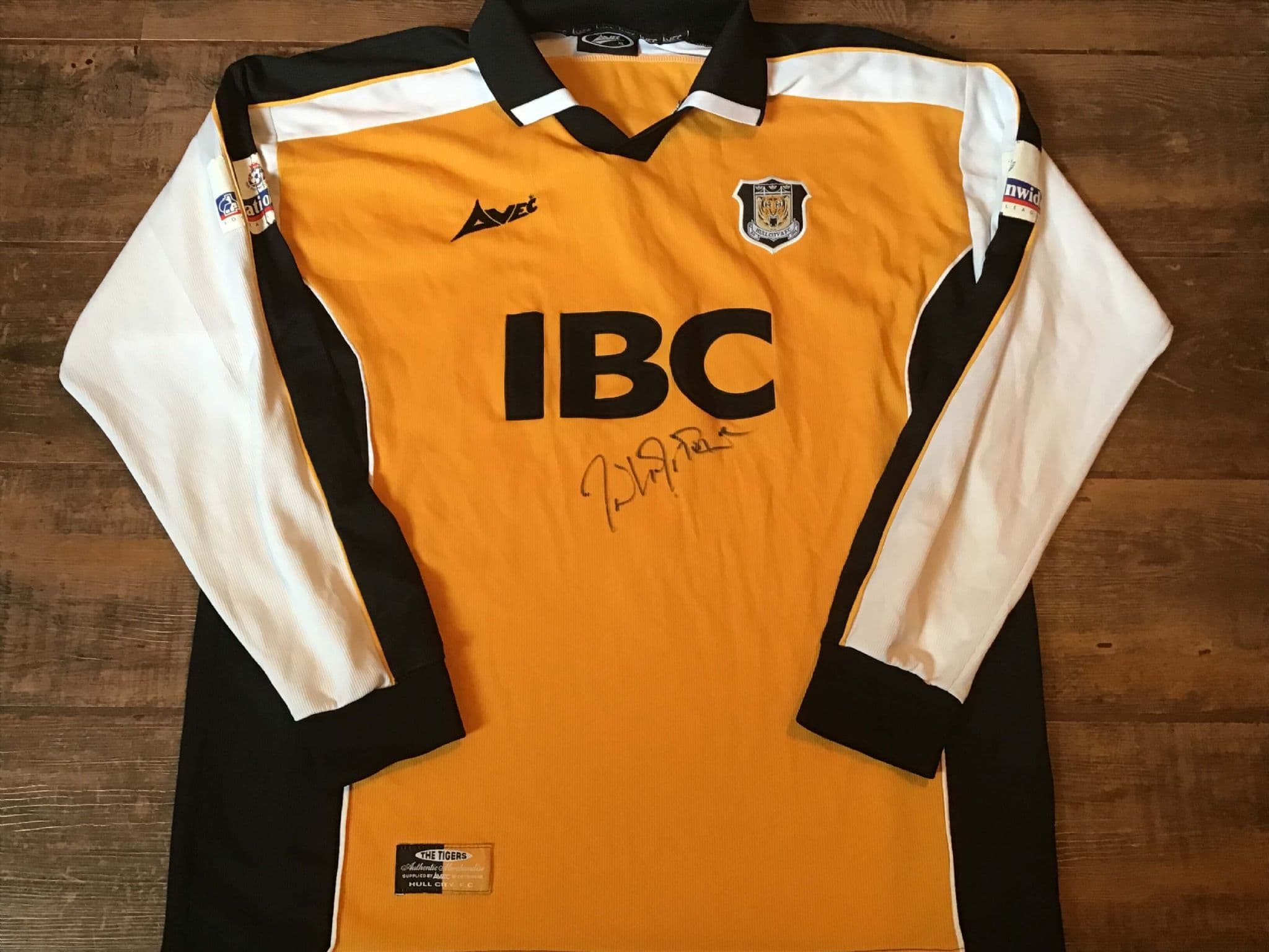 Global Classic Football Shirts | 2000 Hull City Vintage Old Soccer
