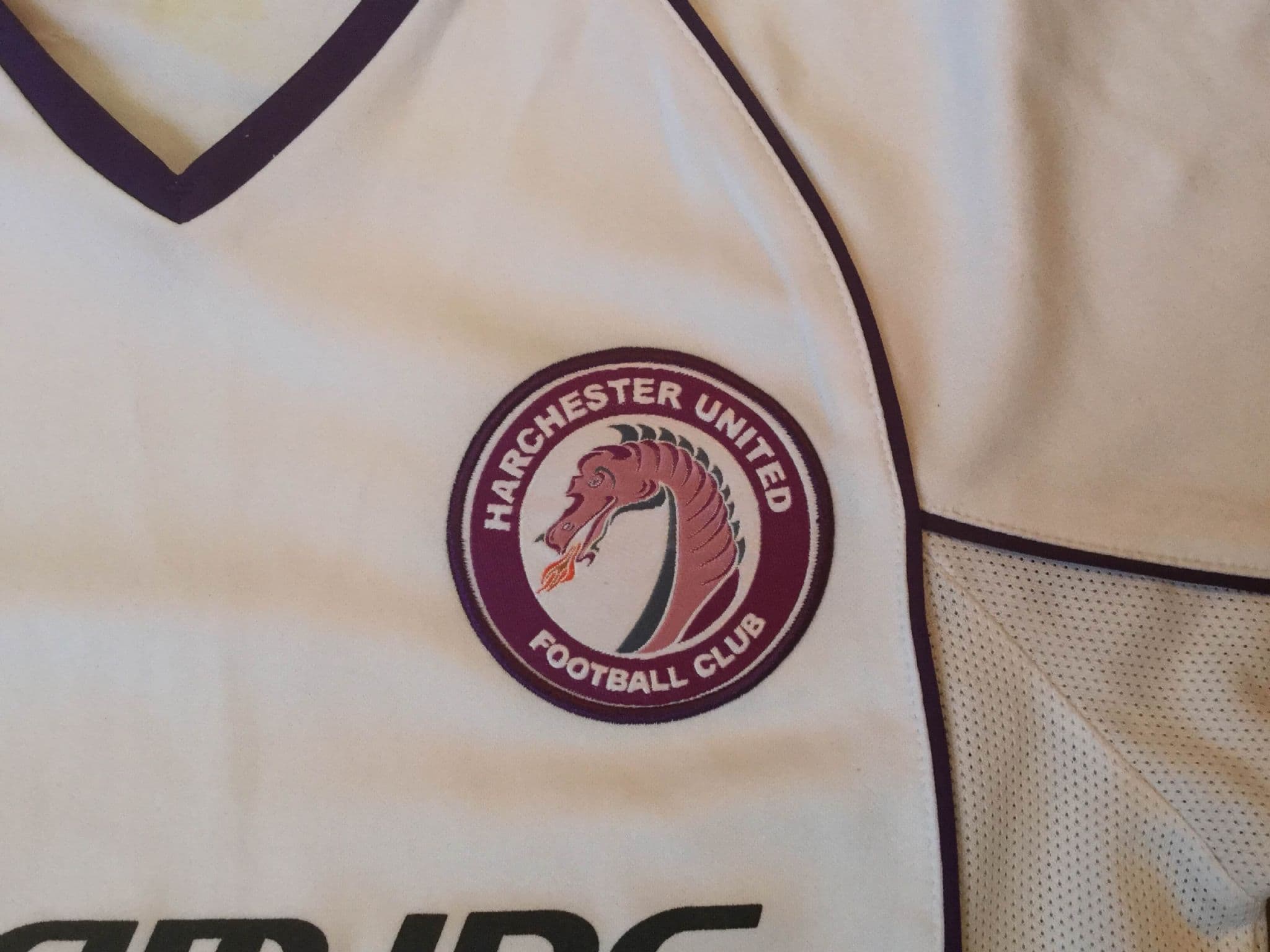 Classic Global Football Shirts 2004 Harchester United Vintage Old