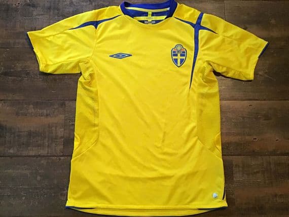 Classic Football Shirts | 2005 Sweden Vintage Old Soccer Jerseys