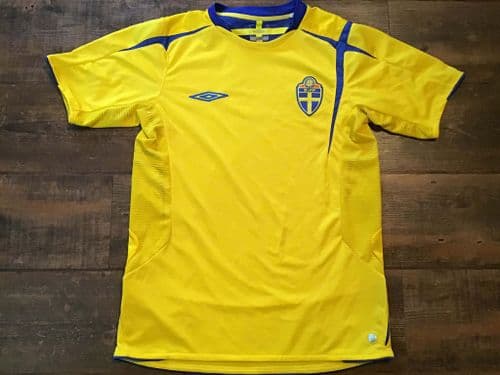 2005 2006 Sweden Football Shirt Small