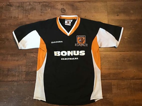 Classic Football Shirts | 2005 Hull City Vintage Old Soccer Jersey