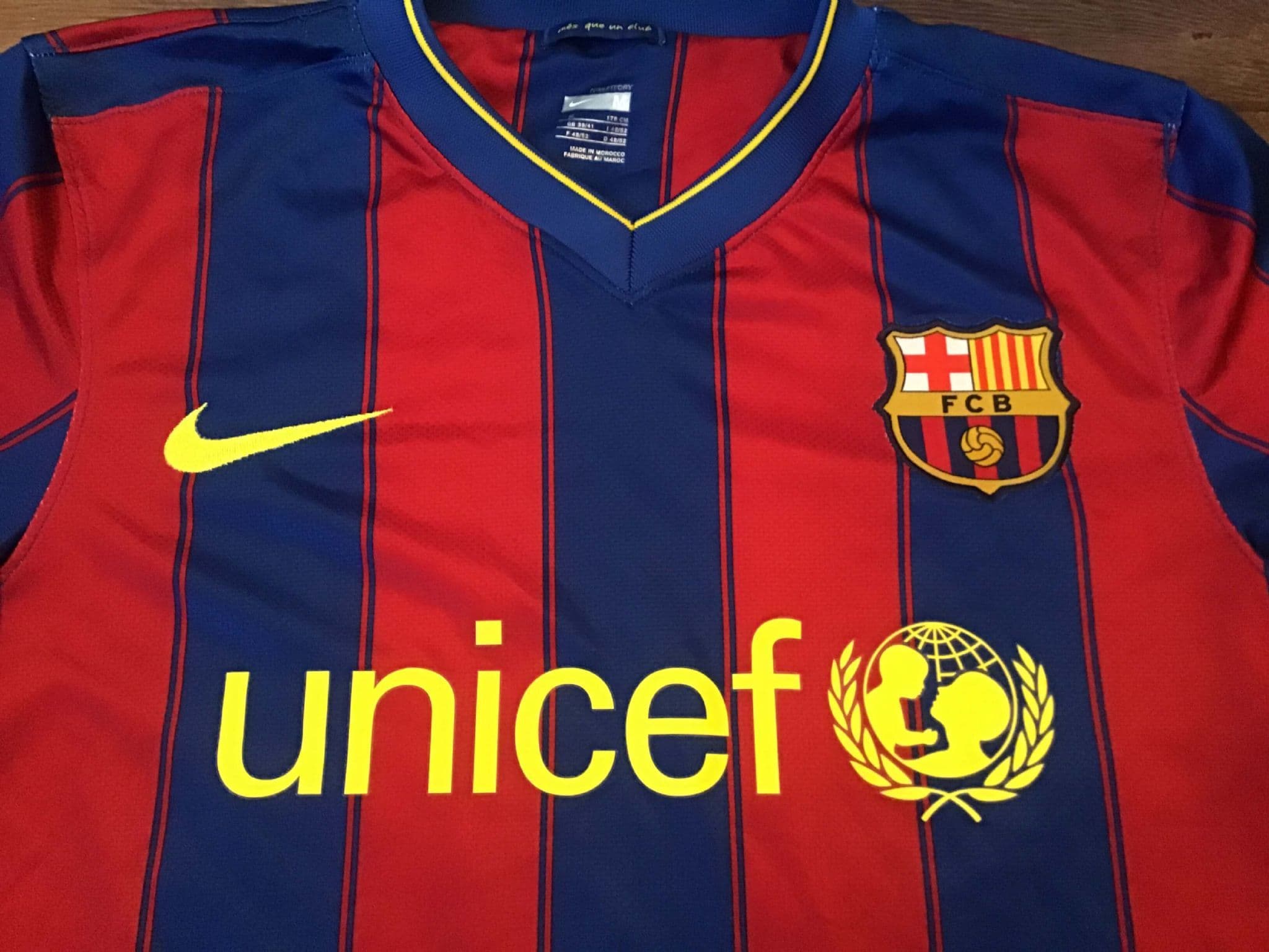 Classic Football Shirts | 2009 Barcelona Vintage Old Jerseys