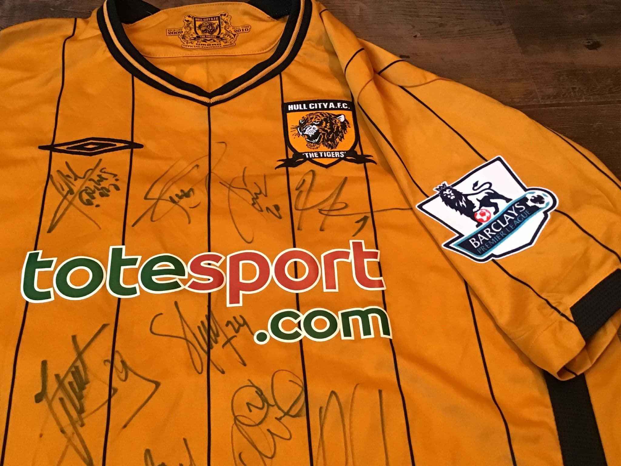 Global Classic Football Shirts | 2009 Hull City Old Vintage Soccer