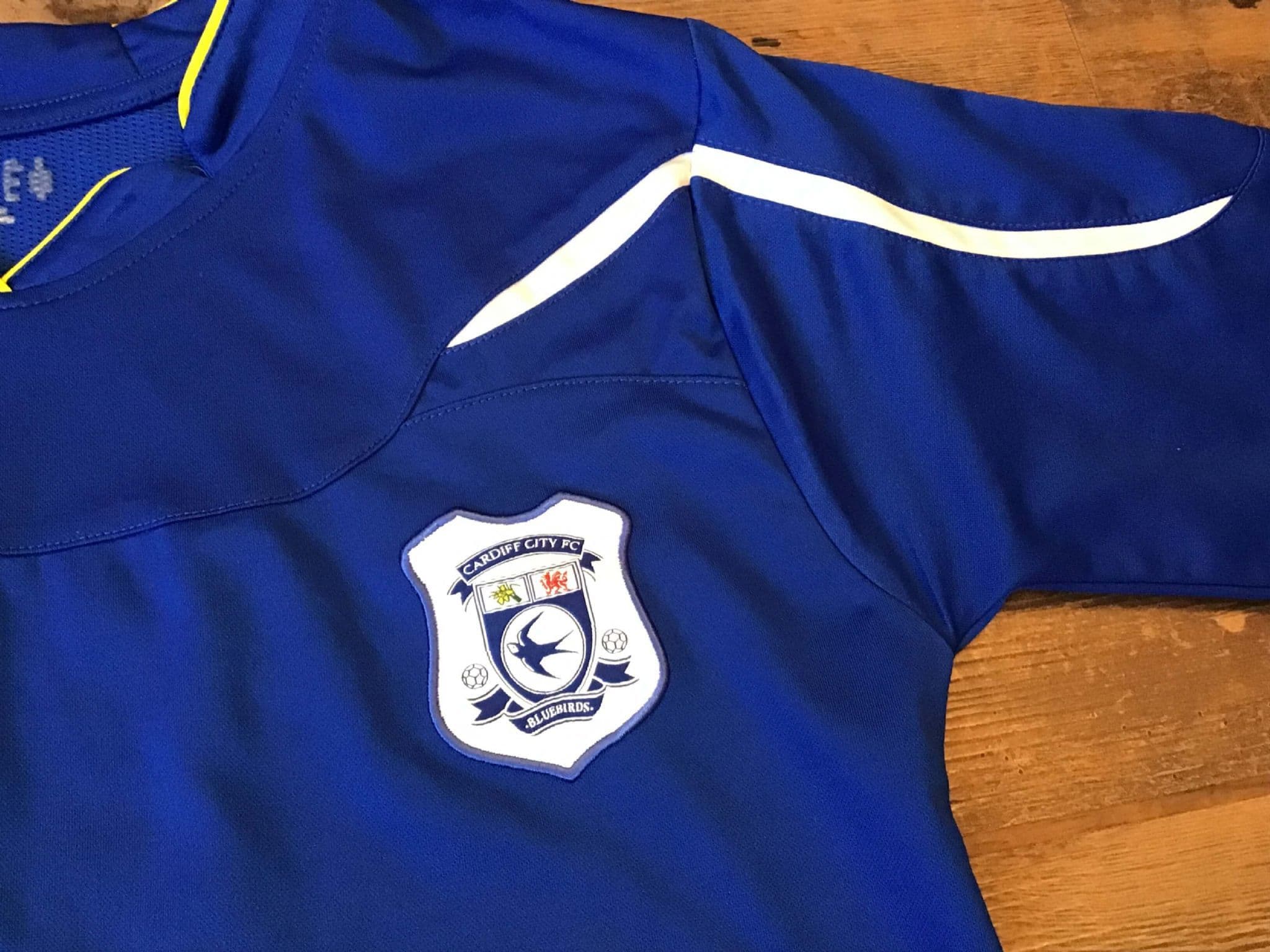 Maillot domicile bleu Cardiff City Football Club 2010. UK homme taille