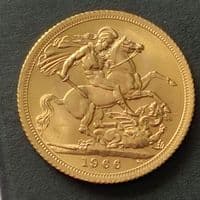 1966 Gold Sovereign coin  in a Luxury Wooden Case