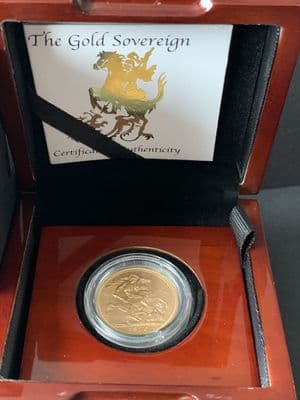 1976 Gold Sovereign coin  in a Luxury Wooden Case