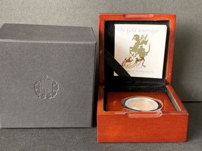 2002 Full Gold Sovereign in a  Luxury Wooden Case